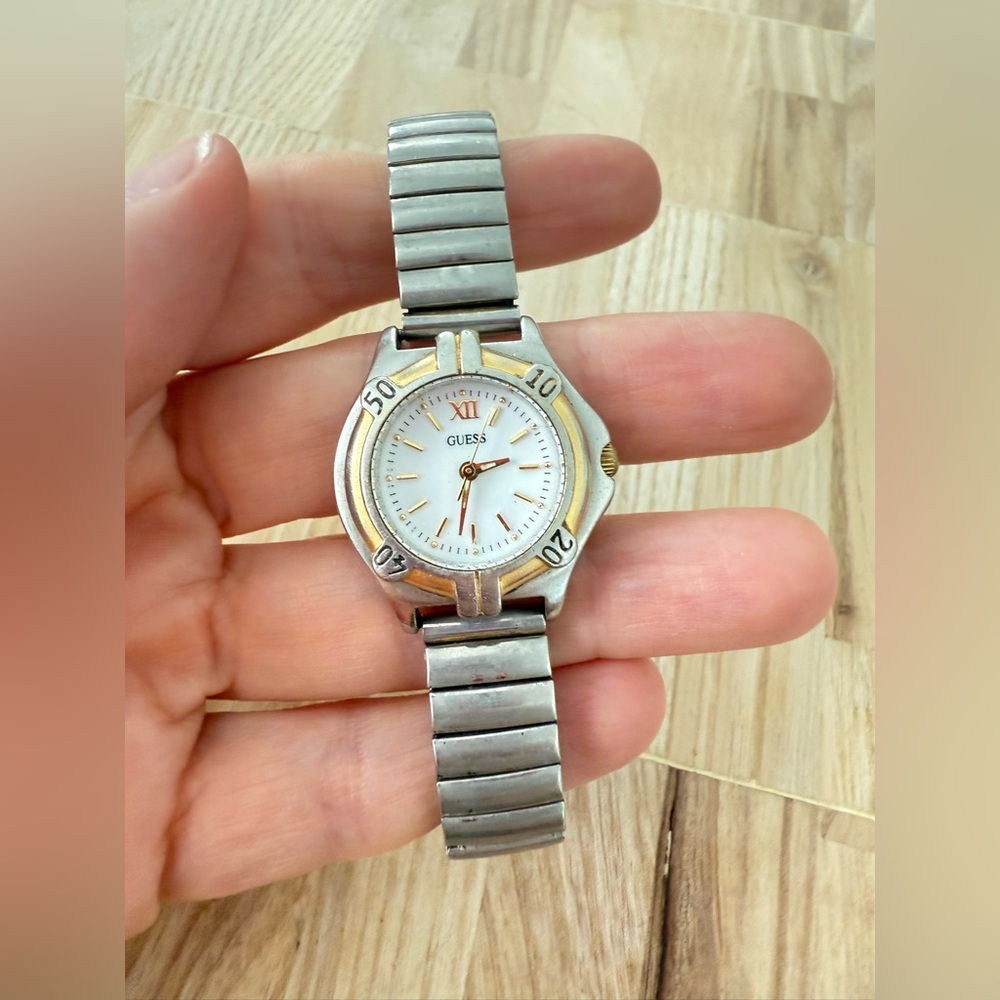 Vintage guess ladies watch NEW BATTERY